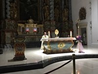 Sinoć je u katedrali održan prvi dio adventske duhovne obnove za mlade pod nazivom "Četvrtkuj advent u katedrali" koju ove godine predvodi don Mihovil Kurkut